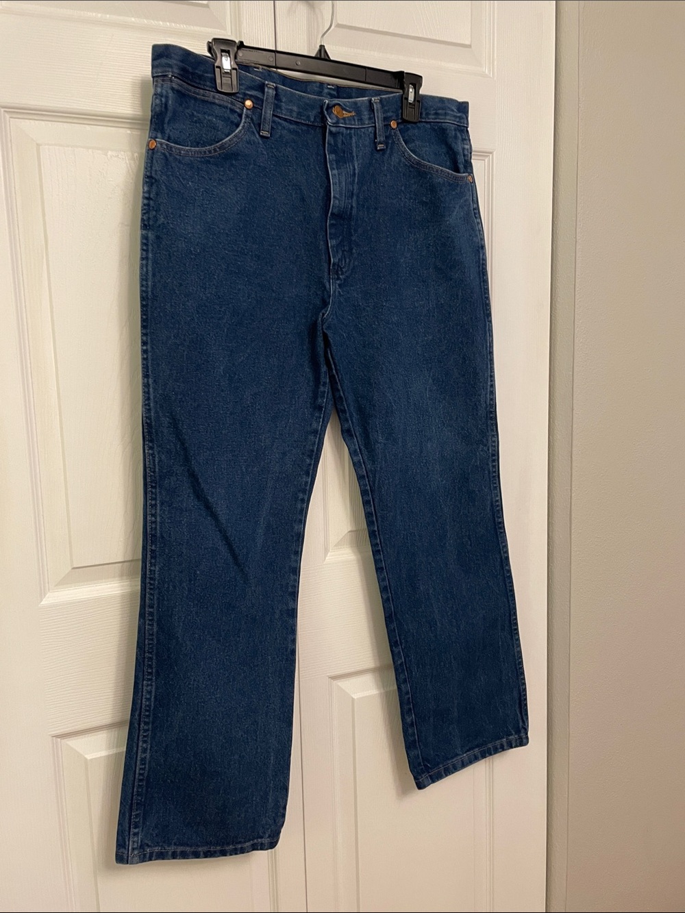 Wrangler Men’s Dark Color Denim Blue Jeans Boot Cut 36 x 30 Like New Condition